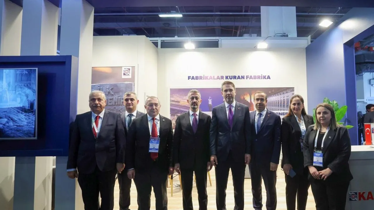BAYRAKTAR’DAN KARDEMİR STANDINA ZİYARET
