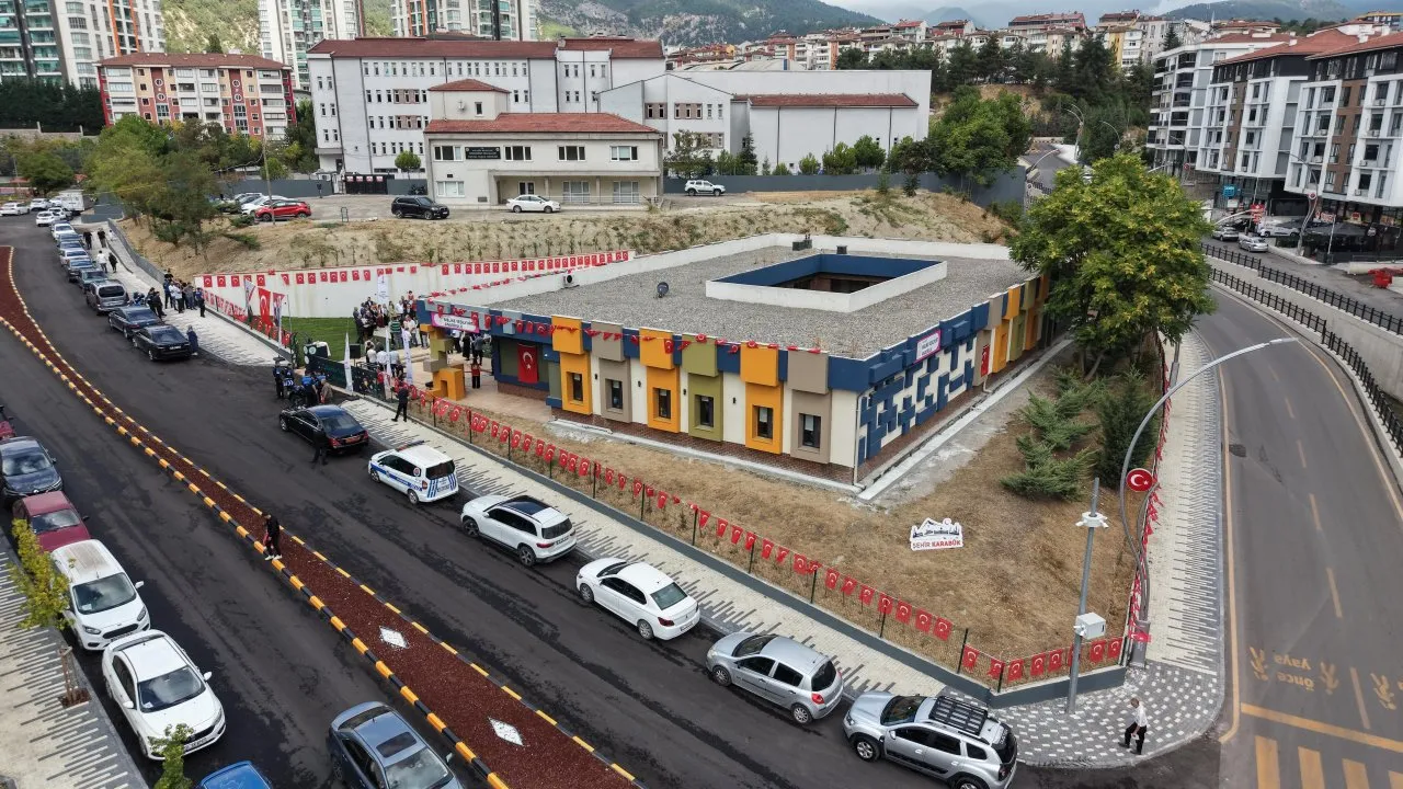 KARABÜK BELEDİYESİ’NDEN GELECEĞE YATIRIM: İLK DERS ZİLİ MELİKE YEŞİLYURT ANAOKULU’NDA ÇALDI