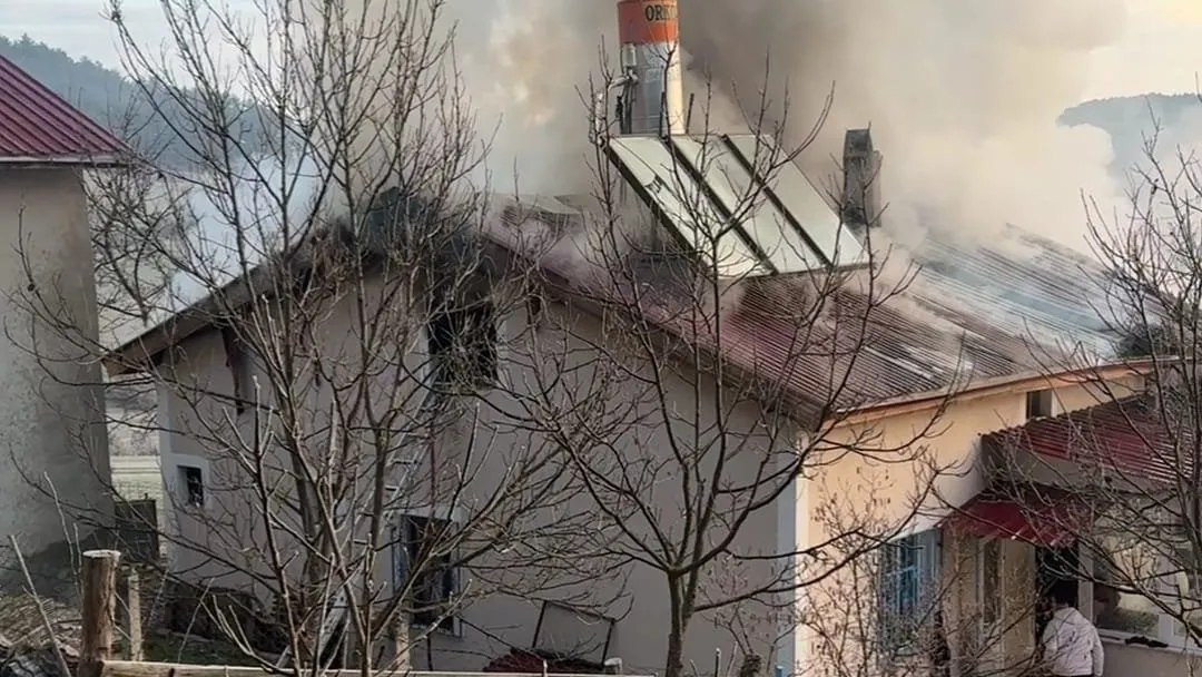 KARABÜK’TE MÜSTAKİL EV YANGINI: 1 ÖLÜ, 1 YARALI
