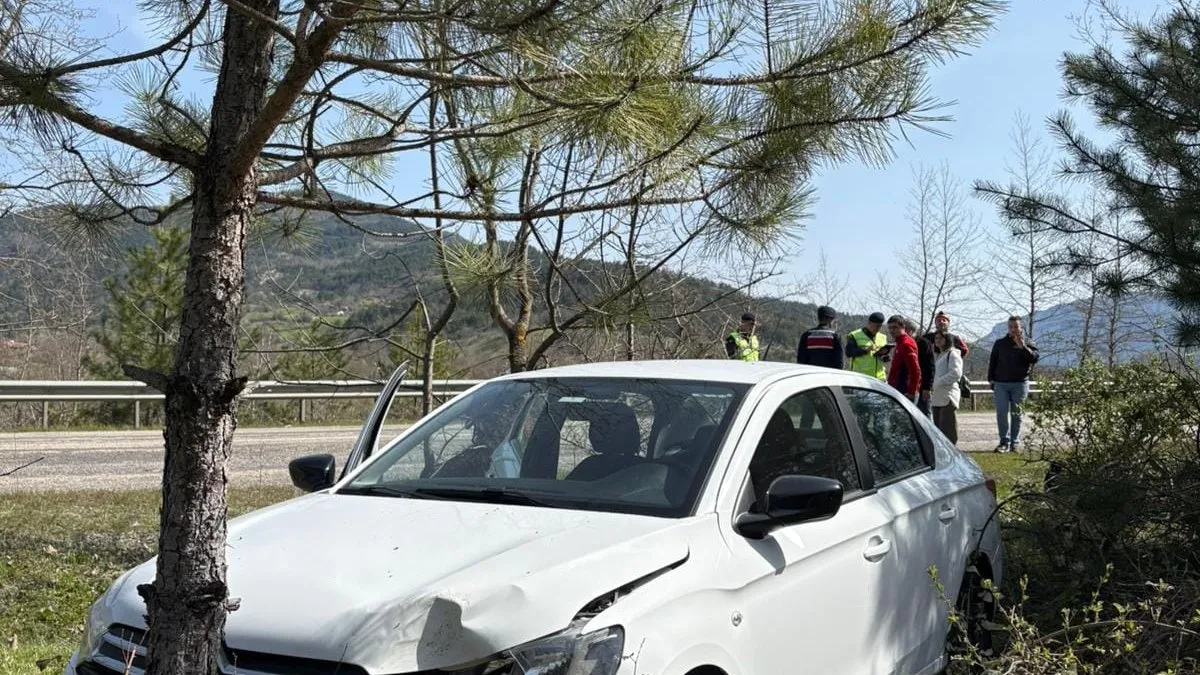 KARABÜK’TE OTOMOBİL İLE MOTOSİKLET ÇARPIŞTI: 1 YARALI