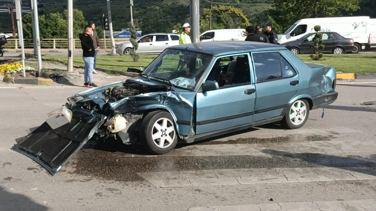 KARABÜK’TE TRAFİK KAZASİ:2 YARALI