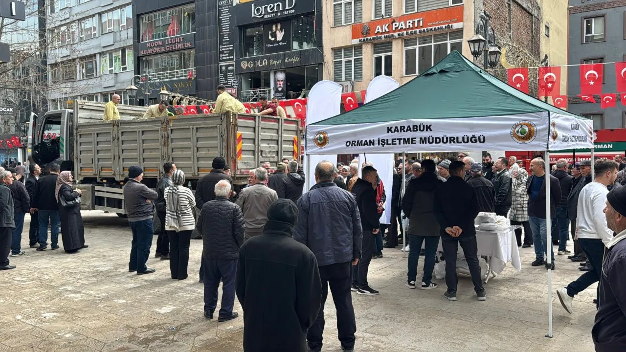 KARABÜK ’TE VATANDAŞLARA 2 BİN 500 FİDAN DAĞITILDI