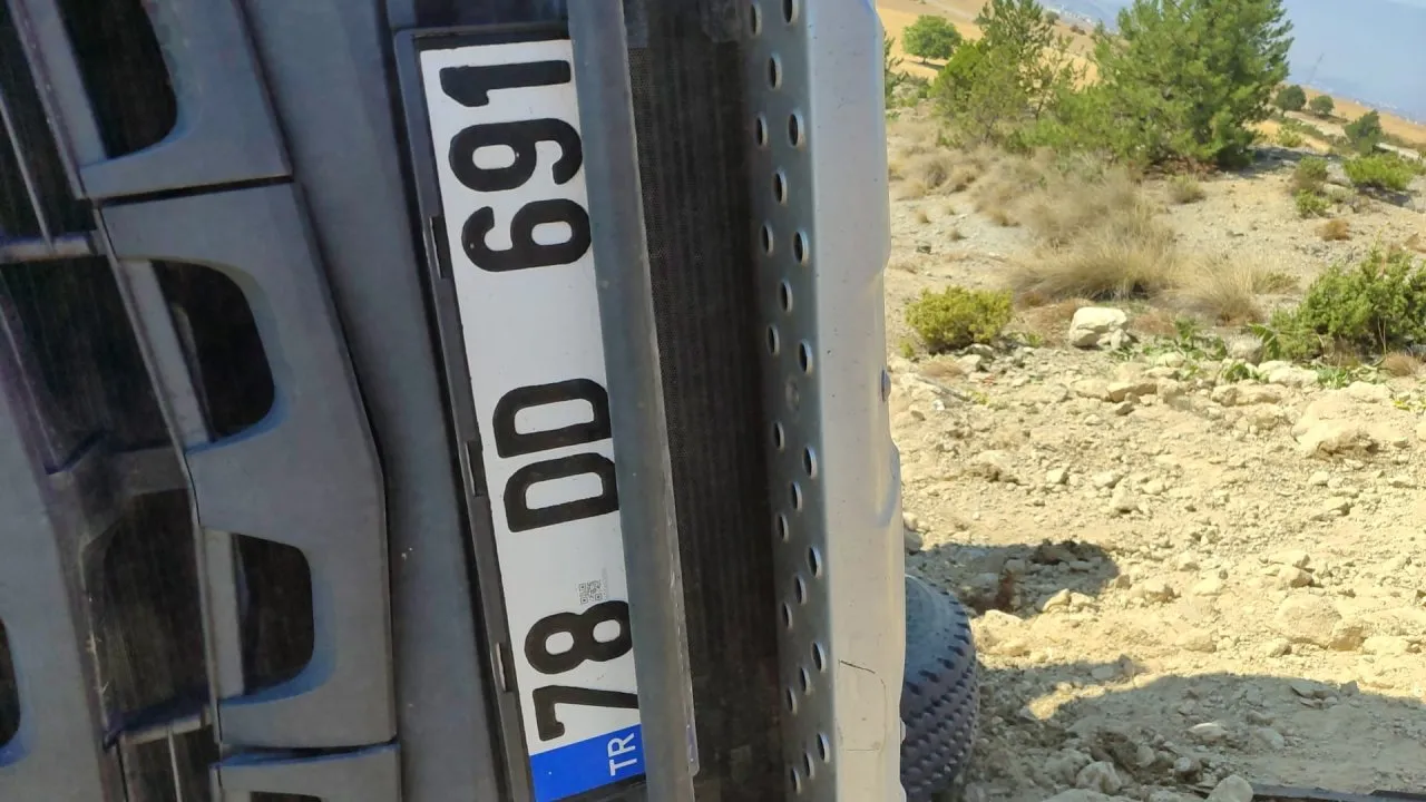 SAFRANBOLU’DA BETON MİKSERİ DEVRİLDİ: SÜRÜCÜ YARALANDI