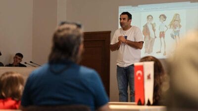 Altın Safran Festivali kapsamında Çocuklara Film Atölyesi düzenlendi. Etem Caner