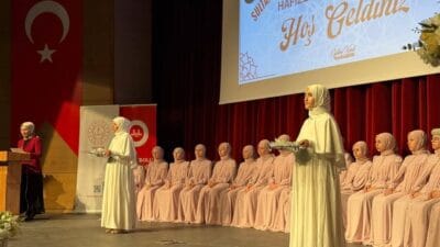 Karabük’te hafızlık eğitimini tamamlayan 18 öğrenci için icazet töreni gerçekleştirildi.