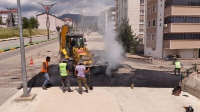 Karabük Belediyesi, yolların dayanıklılığını artırmak ve şehri daha yaşanabilir hale