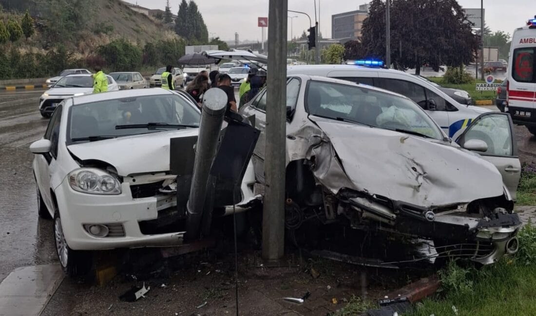 KARABÜK’TE TRAFİK KAZASI:3 YARALI Karabük Sanayi Kavşağında meydana gelen çift taraflı kazada  3