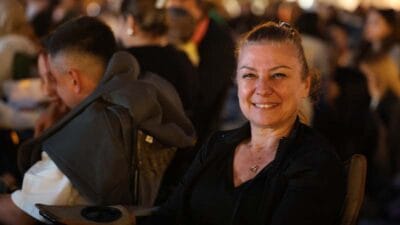 BAŞKAN KÖSE SAFRANBOLULULARLA AÇIK HAVA SİNEMASI KEYFİNDE Safranbolu’da Açık Hava Sinema Geceleri sürüyor. Başkan Elif Köse de