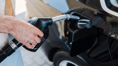 MOTORİNDE 1,29 TL İNDİRİM! POMPADA FİYATLAR DÜŞTÜ Motorin fiyatlarına 7 Mayıs 2025’te 1,29 TL indirim geldi! Brent