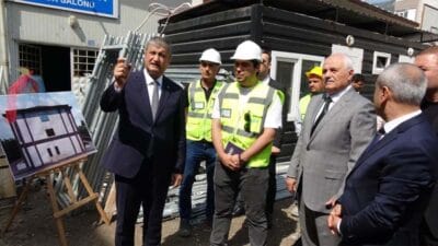 VALİ YAVUZ’DAN OKUL İNŞAATLARINA YAKIN TAKİP Karabük Valisi Mustafa Yavuz, merkez ve Safranbolu'da hayırseverlerin yaptırdığı okul