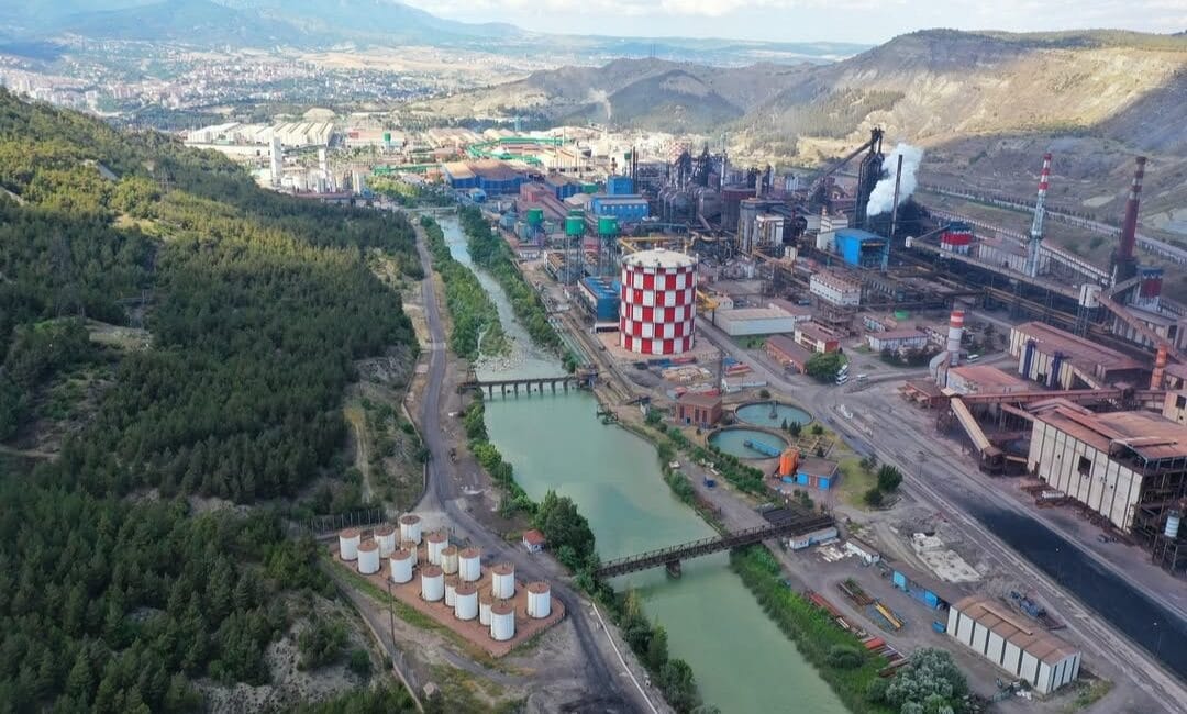 KARDEMİR’DEN ÇELİK ÜRETİMİNDE YENİ YATIRIM Karabük Demir ve Çelik Fabrikaları (KARDEMİR), çelik sektöründeki rekabet gücünü
