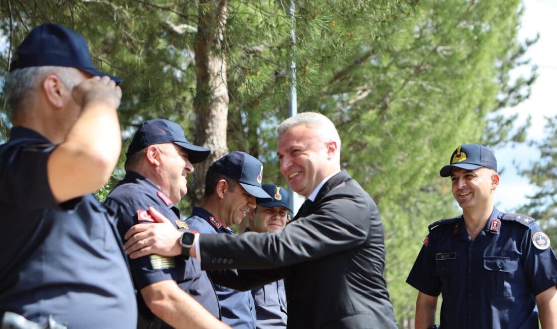 SAFRANBOLU KAYMAKAMI YAZICI’DAN JANDARMA KOMUTANLIĞINA VEDA ZİYARETİ Safranbolu Kaymakamı Şaban Arda Yazıcı, veda ziyaretleri kapsamında İlçe Jandarma