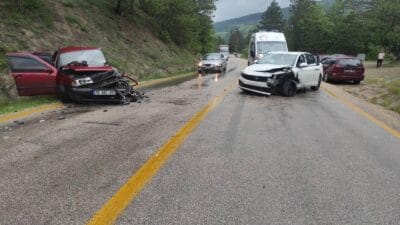 Karabük’ün Safranbolu ilçesi İnceçay köyü yakınlarında, iki otomobilin çarpışması sonucu