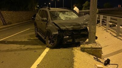 KARABÜK’TE ALKOLLÜ SÜRÜCÜ KAZA YAPTI: 2 YARALI Karabük Kirkilli Mahallesi Bartın yolu üzerinde  meydana gelen kazada,