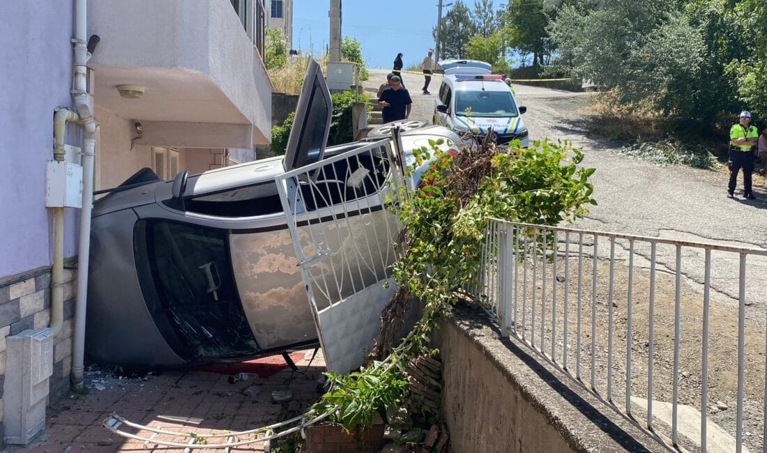 KARABÜK’TE TEK ARAÇLI TRAFİK KAZASI: 5 YARALI Karabük 100. Yıl Mahallesi 1043. Sokak’ta meydana gelen tek taraflı