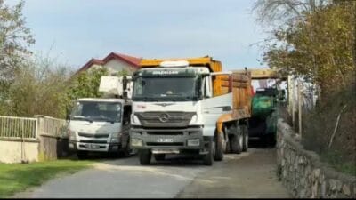 Karabük’ün Yenice ilçesine bağlı İsmetpaşa Mahallesi’nde belediye ekiplerinin yürüttüğü asfaltlama