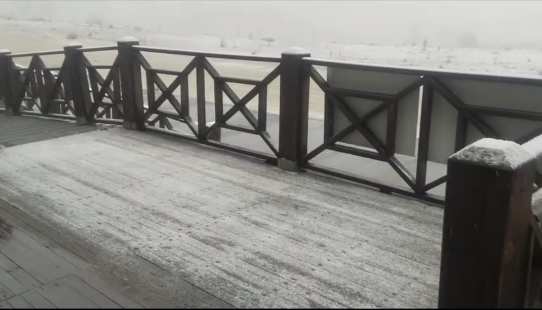 KARABÜK’E MEVSİMİN İLK KARI DÜŞTÜ Karabük’ün 2 bin rakımlı Keltepe Kayak Merkezi’nde mevsimin ilk karı