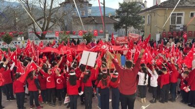 Kılavuzlar İlkokulu, Türk bayraklarıyla donatılarak anlamlı bir etkinliğe ev sahipliği