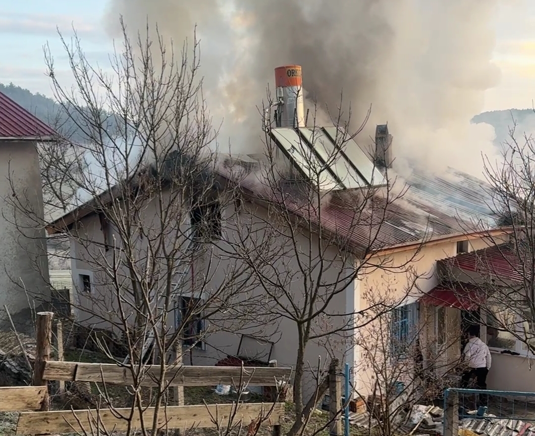 Karabük’ün Eflani ilçesinde iki katlı müstakil evde çıkan yangında 1