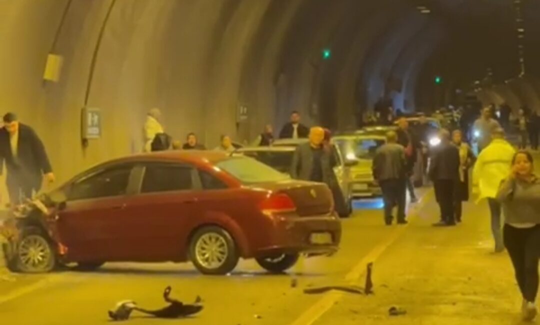 Karabük’ün Yenice ilçesine bağlı Gökbel köyü mevkiindeki Suçatı Tüneli’nde iki