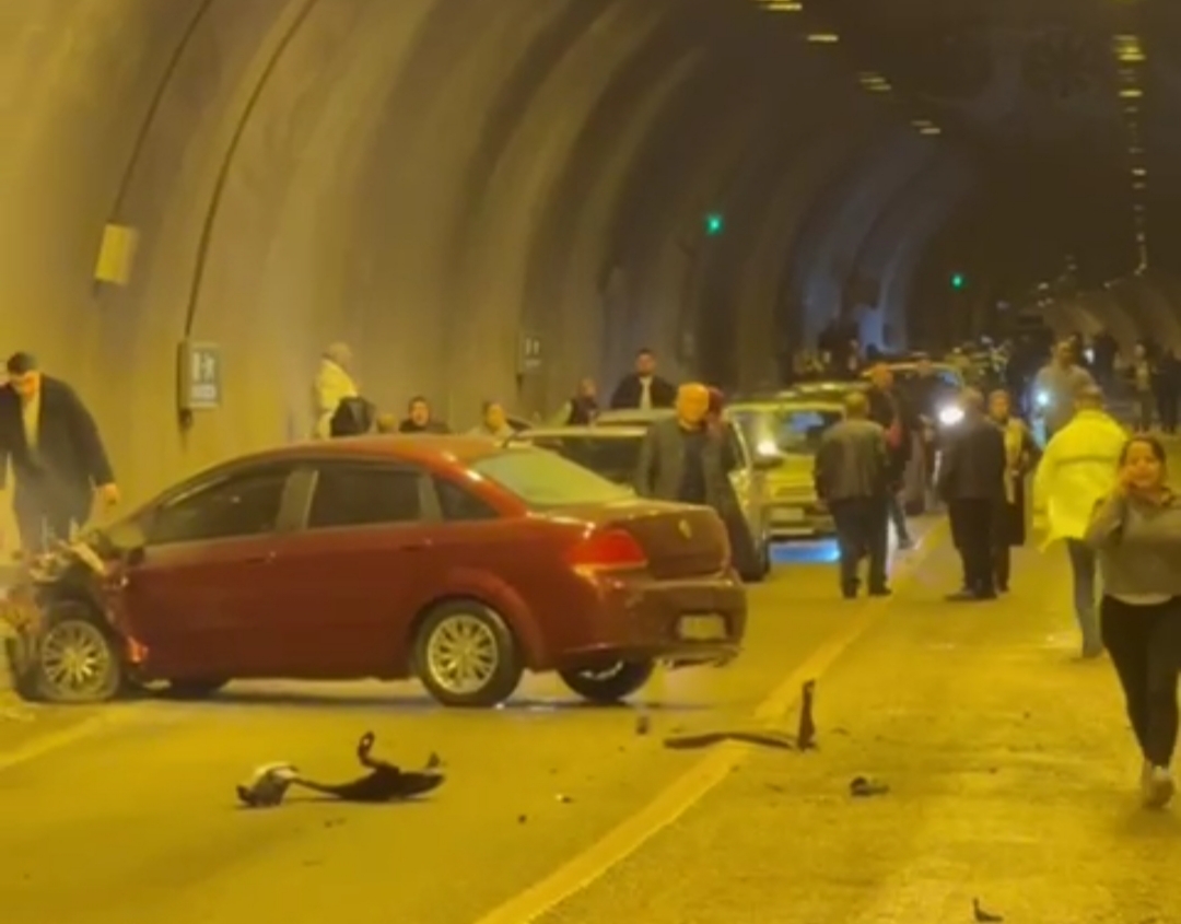 Karabük’ün Yenice ilçesine bağlı Gökbel köyü mevkiindeki Suçatı Tüneli’nde iki