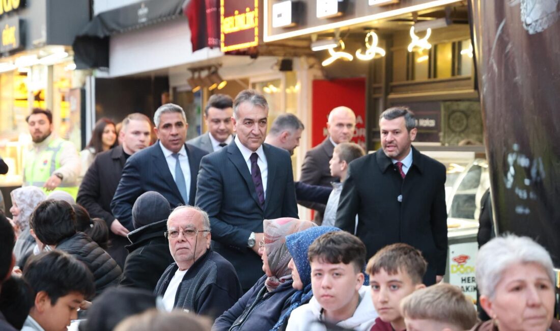 Karabük Belediyesi tarafından Kemal Güneş Caddesi’nde düzenlenen iftar programı, yoğun