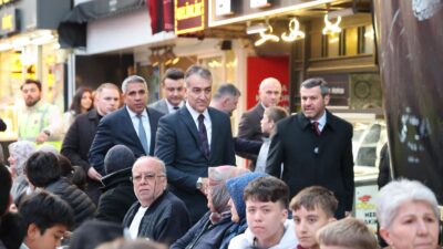 Karabük Belediyesi tarafından Kemal Güneş Caddesi’nde düzenlenen iftar programı, yoğun