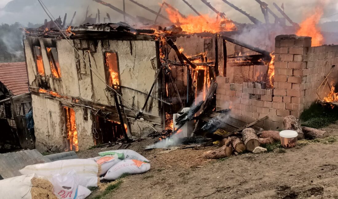 Karabük’te 2 katlı ahşap evde çıkan yangın söndürüldü.