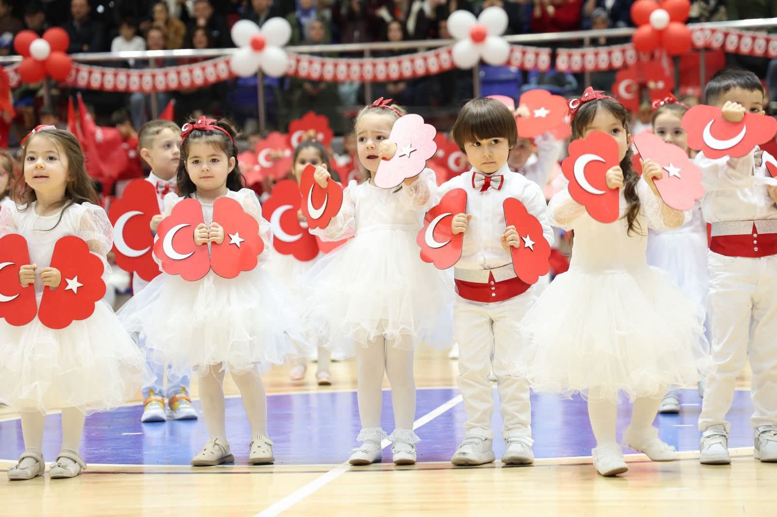 Karabük’te, 23 Nisan Ulusal Egemenlik ve Çocuk Bayramı ile Türkiye Büyük Millet Meclisi’nin