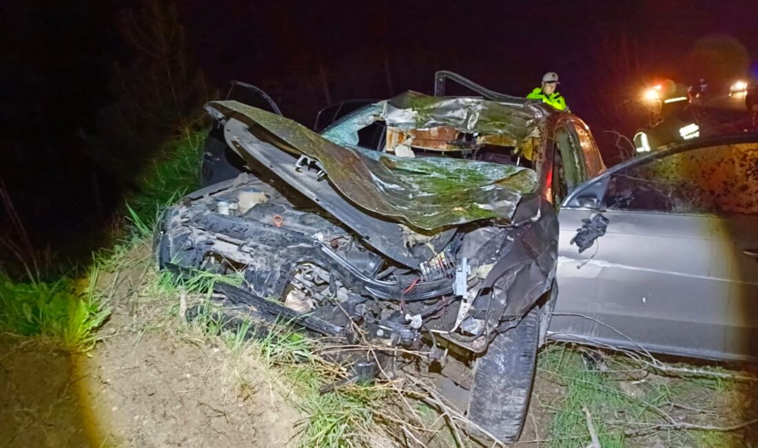 Karabük’te Yörük Köyü yol ayrımında meydana gelen sıkışmalı trafik kazasında,