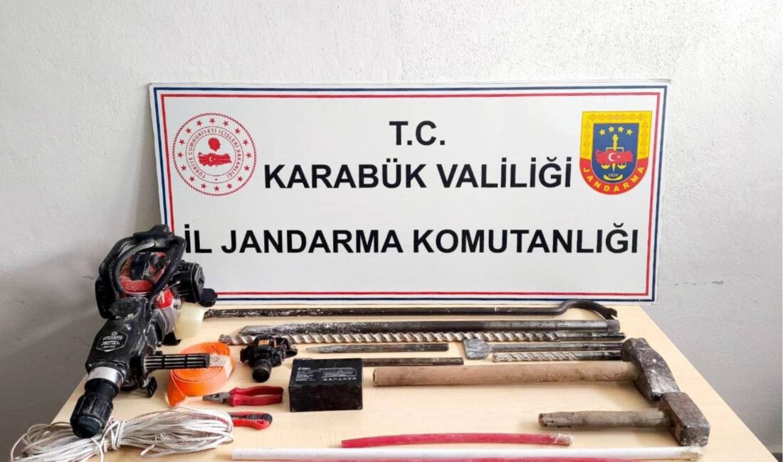 KARABÜK’TE UYUŞTURUCU VE KAÇAK KAZI OPERASYONU Karabük Cumhuriyet Başsavcılığı koordinesinde, Karabük İl Jandarma Komutanlığı ekiplerince yürütülen