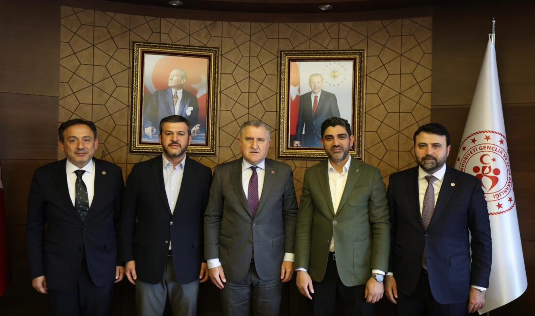 AK PARTİ KARABÜK HEYETİNDEN GENÇLİK VE SPOR BAKANI BAK’A ZİYARET AK Parti Karabük İl Başkanı Ferhat Salt, milletvekilleri Cem Şahin