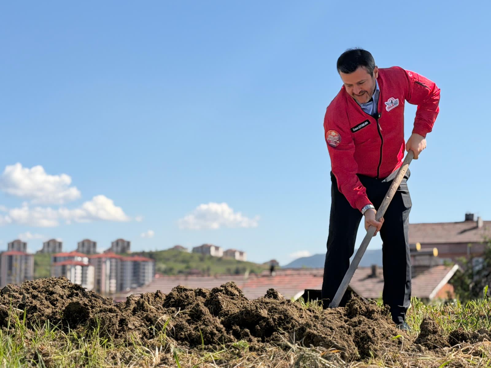 Karabük Belediye Başkanı Özkan Çetinkaya, saha çalışmaları kapsamında Fevzi Çakmak