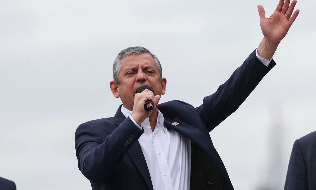 CHP Genel Başkanı Özgür Özel   Karabük’te düzenlenen mitingde yaptığı konuşmada