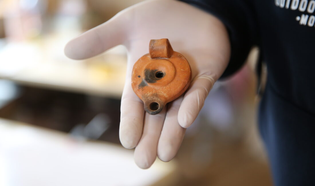 KARABÜK’TEKİ ANTİK KENTTE 1750 YILLIK PİTOS MEZAR BULUNDU Karabük’ün Eskipazar ilçesindeki Hadrianapolis Antik Kenti’nde yürütülen kazı çalışmalarında yaklaşık