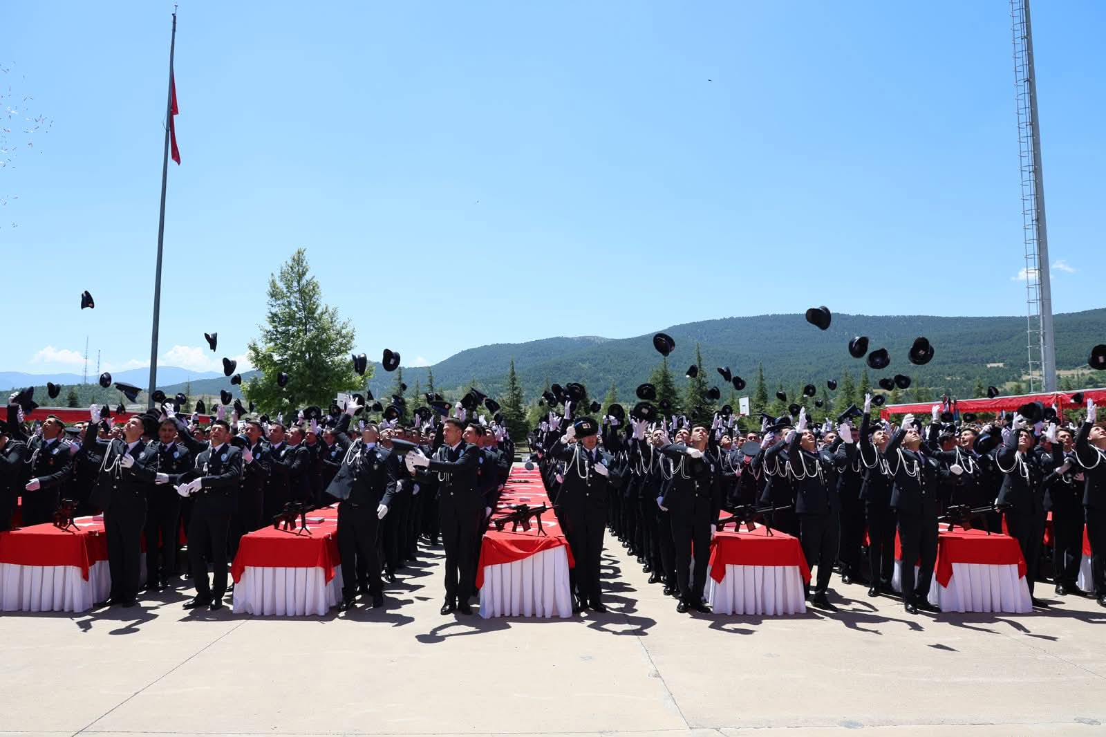 Karabük Polis Meslek Eğitim Merkezinde (POMEM) eğitimlerini tamamlayan 408 polis