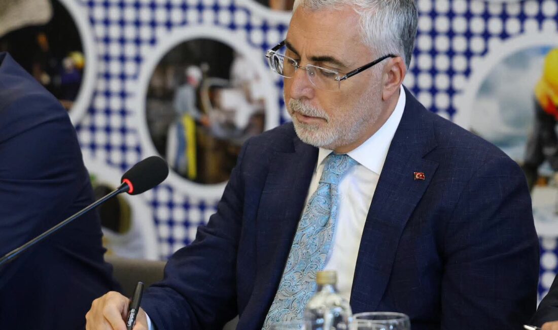 BAKAN IŞIKHAN: İSTİHDAMINI KORUYAN İŞLETMELERE YIL SONUNA KADAR 51 MİLYAR LİRA DESTEK SAĞLANACAK Çalışma ve Sosyal Güvenlik Bakanı Vedat Işıkhan, imalat sektöründe istihdamını