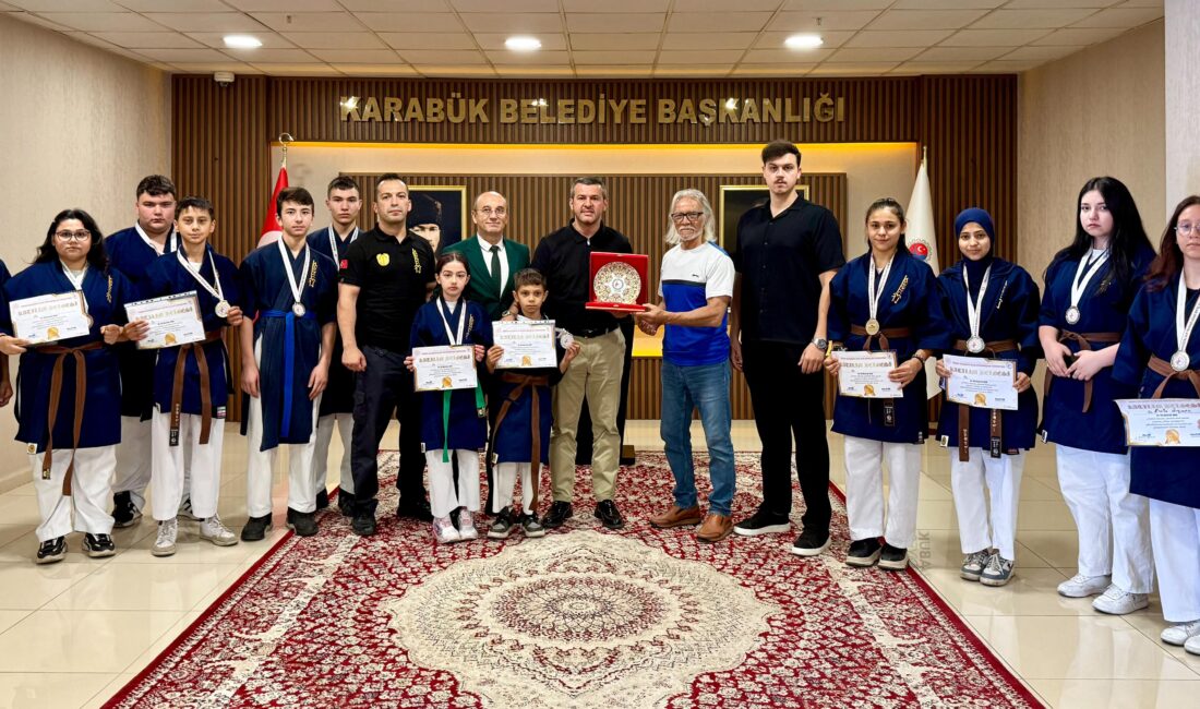 SPORUN VE SPORCUNUN HAMİSİ BAŞKAN ÇETİNKAYA’YA SAYOKAN CAMİASINDAN ANLAMLI TEŞEKKÜR Karabük’te ilk kez düzenlenen Sayokan Türk Savaş Sanatı Türkiye Şampiyonası’nın
