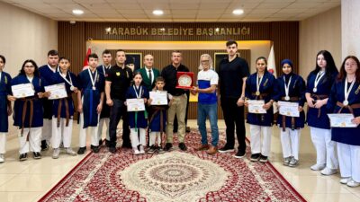 SPORUN VE SPORCUNUN HAMİSİ BAŞKAN ÇETİNKAYA’YA SAYOKAN CAMİASINDAN ANLAMLI TEŞEKKÜR Karabük’te ilk kez düzenlenen Sayokan Türk Savaş Sanatı Türkiye Şampiyonası’nın