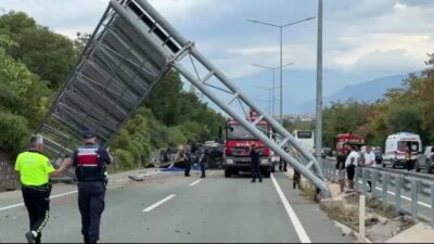 SAFRANBOLU’DA İŞ MAKİNESİ İLE MOTOSİKLET ÇARPIŞTI: 2 ÖLÜ Karabük’ün Safranbolu ilçesinde iş makinesi yüklü çekici ile motosikletin çarpışması