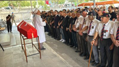 KARABÜK’TE KIBRIS GAZİSİ RUHİ İLTEROĞLU TOPRAĞA VERİLDİ Karabük’te 73 yaşında hayatını kaybeden Kıbrıs Gazisi Ruhi İlteroğlu, düzenlenen