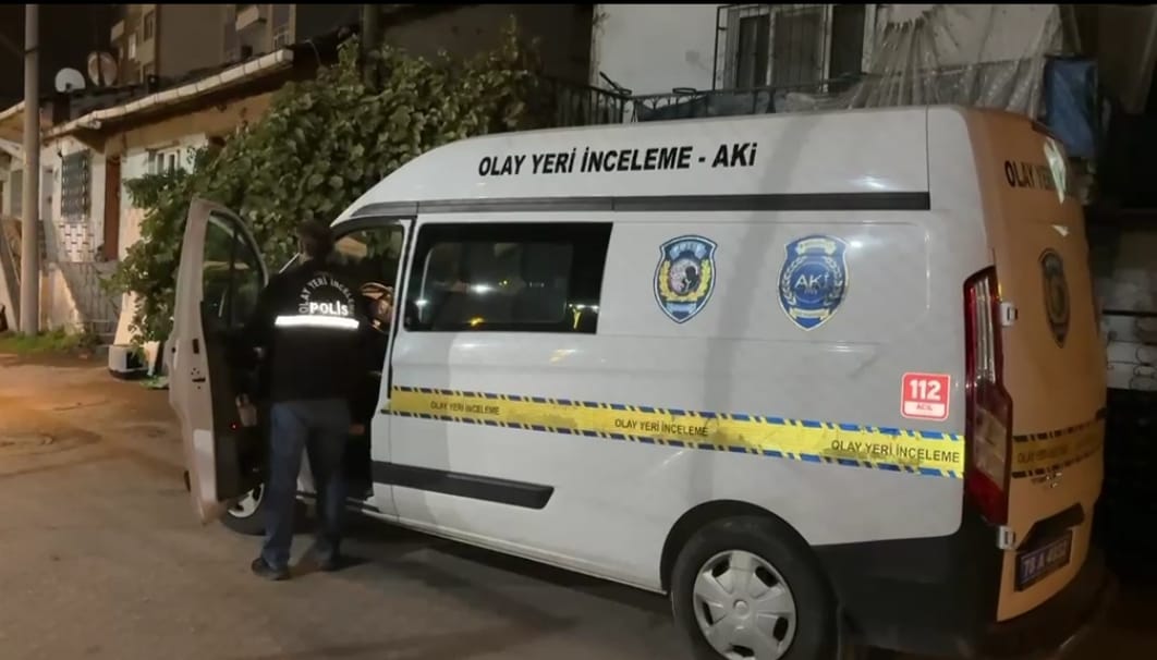 Karabük’te kız arkadaşı tarafından bıçaklanan kişi ağır yaralandı.